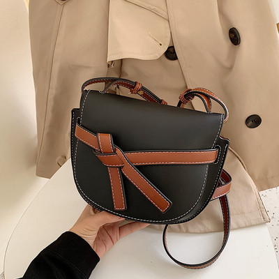 Női bőr táska hosszú füllel több színben