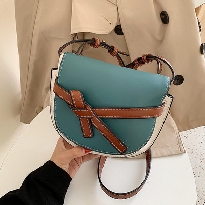 Női bőr táska hosszú füllel több színben