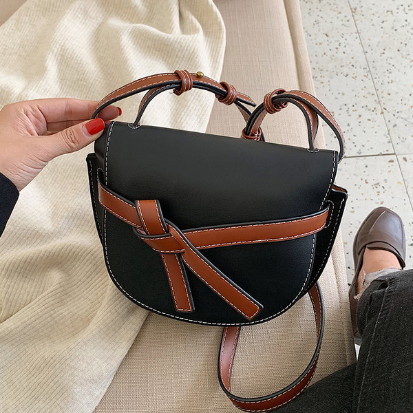 Női bőr táska hosszú füllel több színben