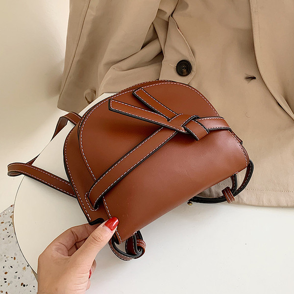 Női bőr táska hosszú füllel több színben