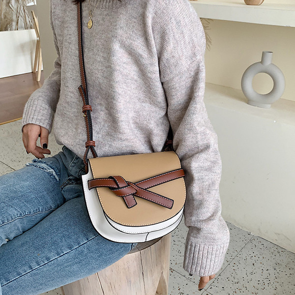 Női bőr táska hosszú füllel több színben