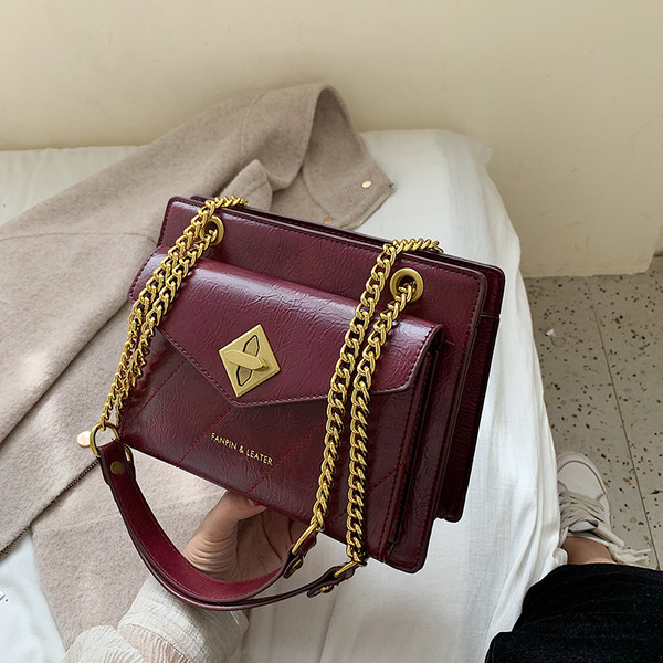 Női bőr táska fém lánccal több színben