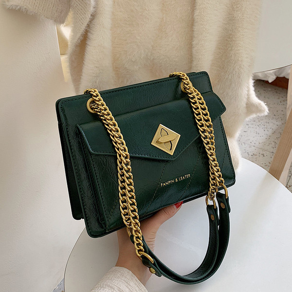 Női bőr táska fém lánccal több színben