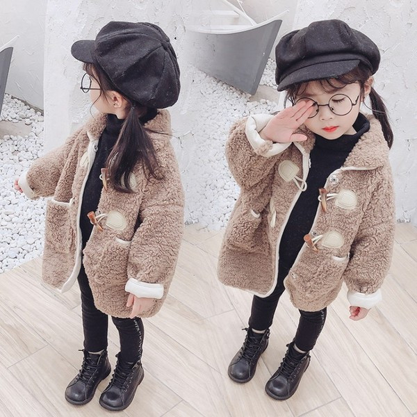 Modern gyerekkabát lányoknak két színben, gombokkal és zsebekkel