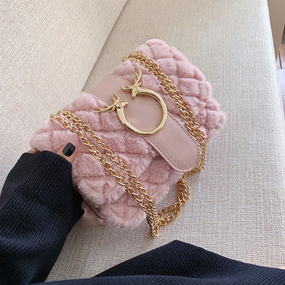 Női pehelytáska fém elemekkel fehér, rózsaszín, fekete és barna színekben