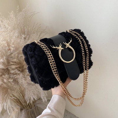 Női pehelytáska fém elemekkel fehér, rózsaszín, fekete és barna színekben