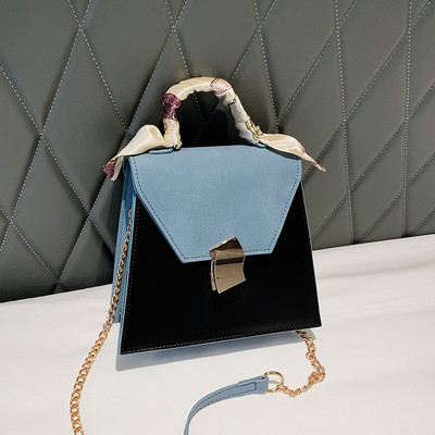 Stílusos női táska fém rögzítéssel több színben