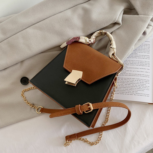 Stílusos női táska fém rögzítéssel több színben