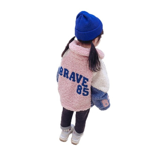 Aktuális gyerekkabát lányoknak két színben felirattal