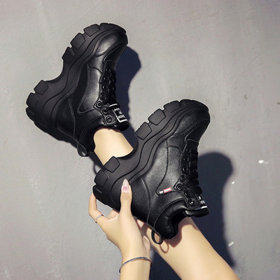 Γυναικεία αθλητικά πάνινα παπούτσια για το φθινόπωρο με άσπρο, μαύρο και μπεζ χρώμα