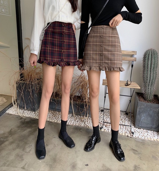 Női kockás szoknya három színben, gombokkal, magas derékkal