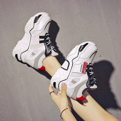 Γυναικεία αθλητικά πάνινα παπούτσια με πολύχρωμες επιγραφές