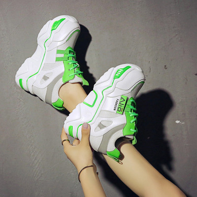 Γυναικεία αθλητικά πάνινα παπούτσια με πολύχρωμες επιγραφές