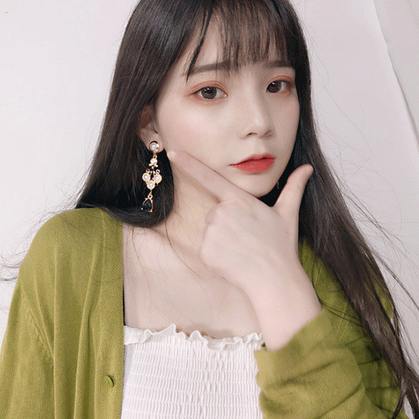 Cercei eleganti de dama cu perle in negru