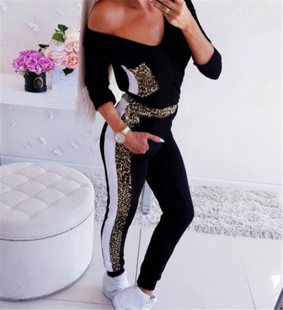 Női alkalmi kombinét V-nyakú fekete színben