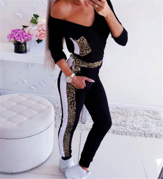 Női alkalmi kombinét V-nyakú fekete színben