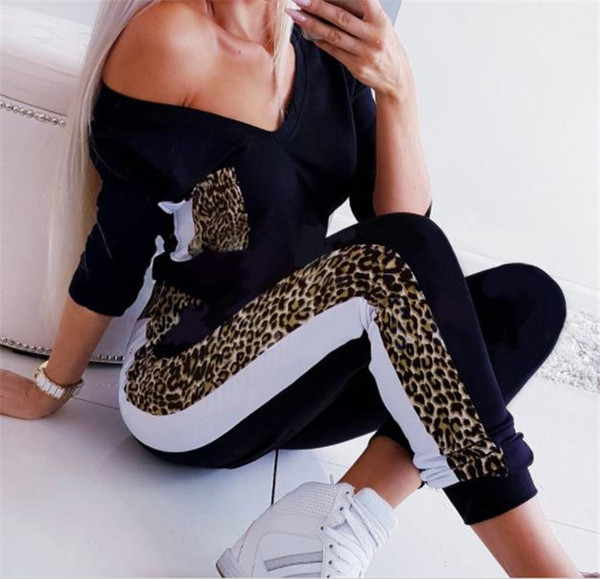 Női alkalmi kombinét V-nyakú fekete színben