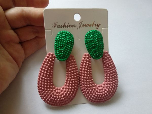 Modern női lógó fülbevaló többféle színben