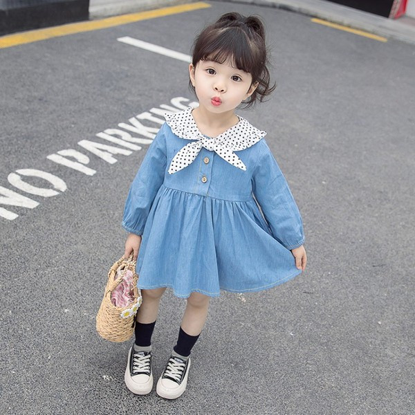 Модерна детска рокля с копчета и дълъг ръкав 