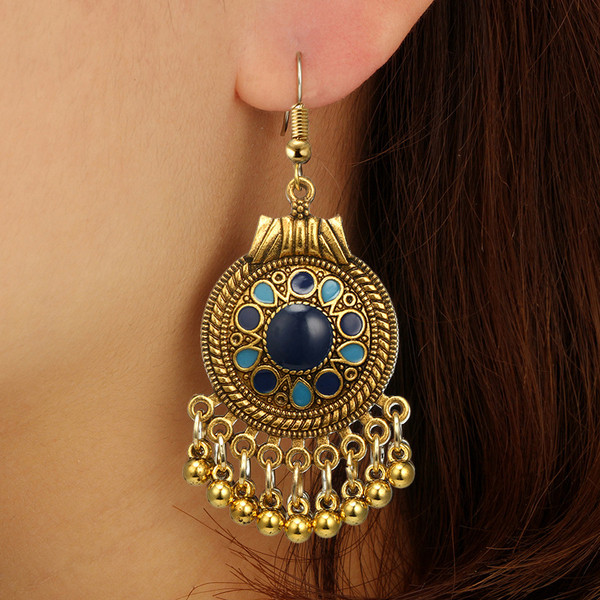 Elegáns női lógó fülbevaló arany színben