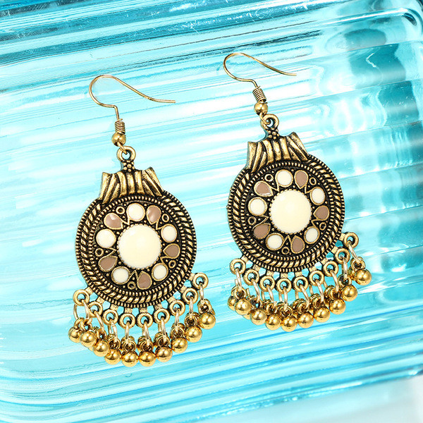 Elegáns női lógó fülbevaló arany színben