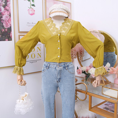 Korszerű női ing spitz nyakkivágással és több színben hímzéssel