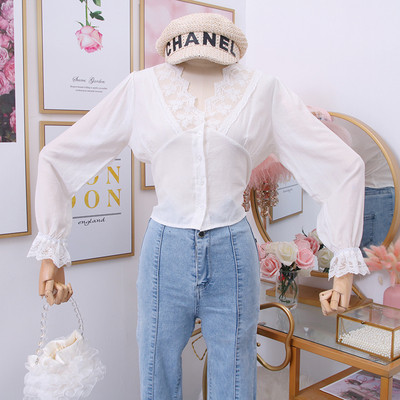 Korszerű női ing spitz nyakkivágással és több színben hímzéssel