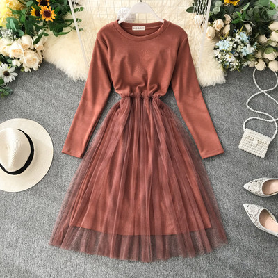 Modern női ruha szabású modell tüllel több színben