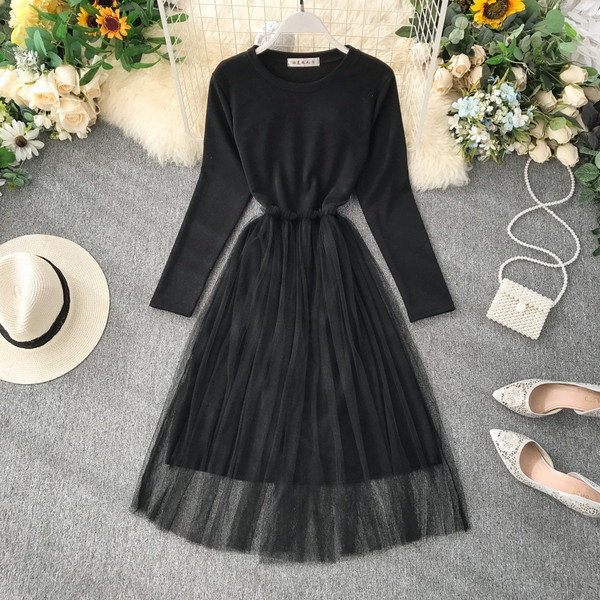 Modern női ruha szabású modell tüllel több színben