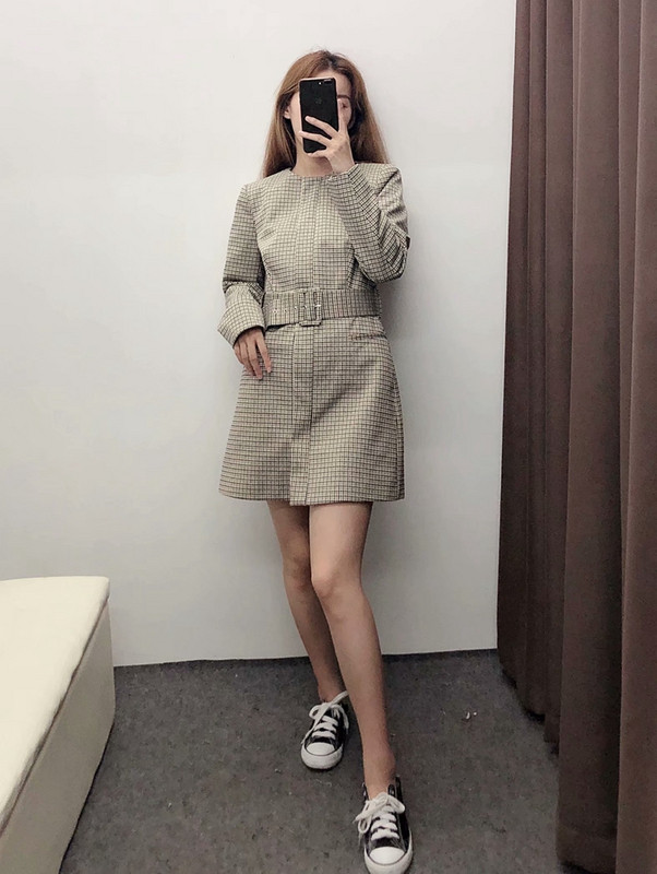 Hosszú kockás vékony kabát övvel - passzolt modell