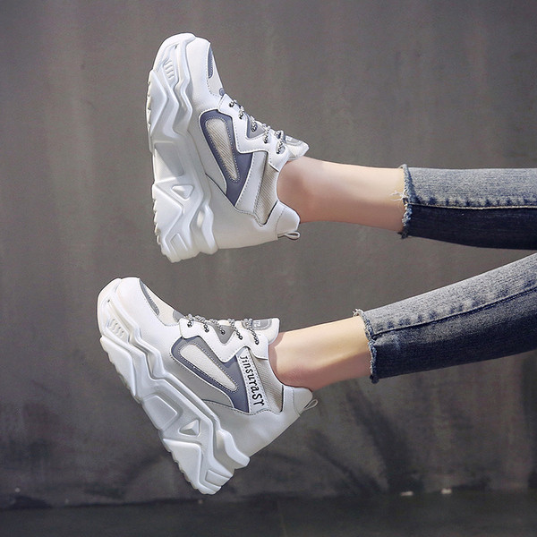 Alkalmi női tornacipő fűzővel és durva talppal, három színben