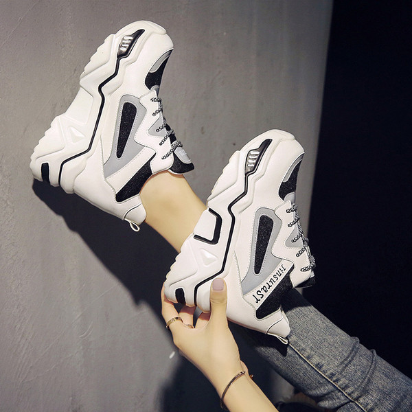 Alkalmi női tornacipő fűzővel és durva talppal, három színben