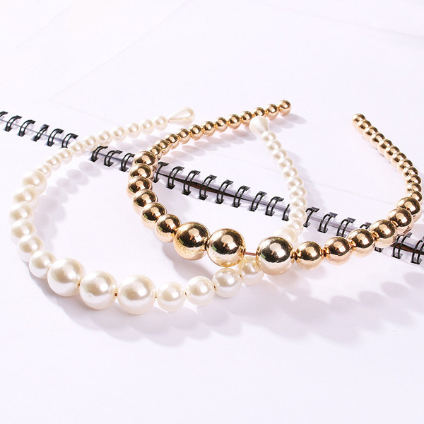 Σύγχρονη γυναικεία τιάρα  με πέρλες σε λευκό και χρυσό χρώμα