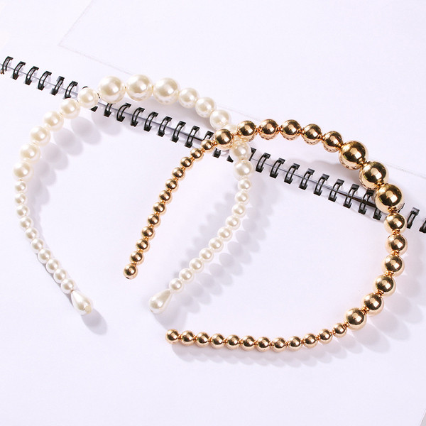 Σύγχρονη γυναικεία τιάρα  με πέρλες σε λευκό και χρυσό χρώμα