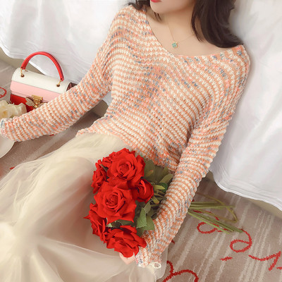 Női blúz három színben, ovális nyakkivágással és széles ujjakkal