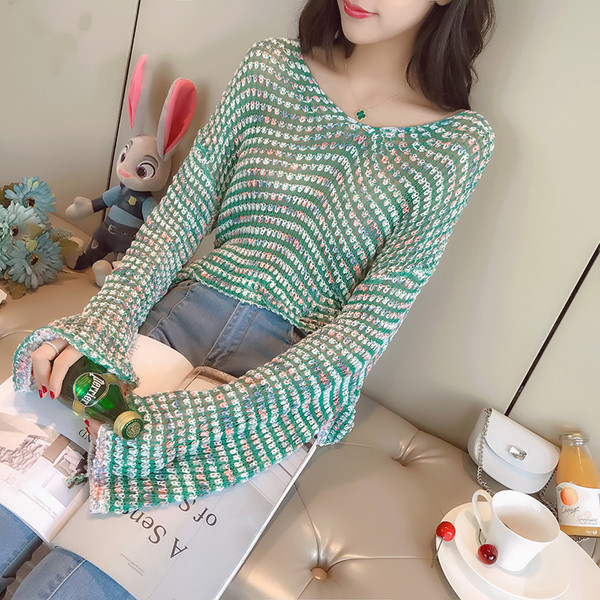 Női blúz három színben, ovális nyakkivágással és széles ujjakkal