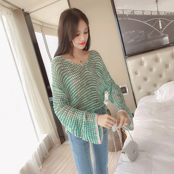 Női blúz három színben, ovális nyakkivágással és széles ujjakkal