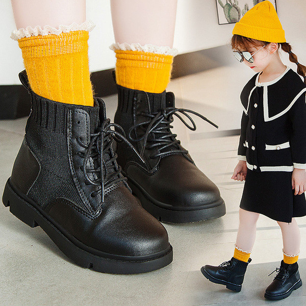 Új modell gyerekcsizma két színben fűzős lányoknak