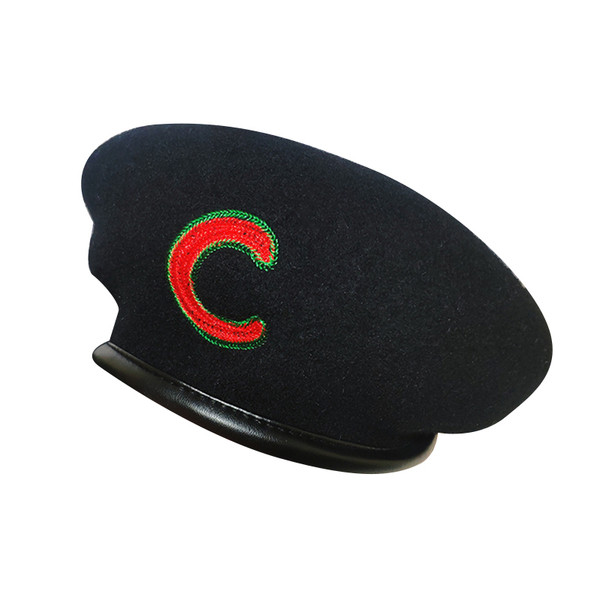 Modern női sapka fekete hímzéssel