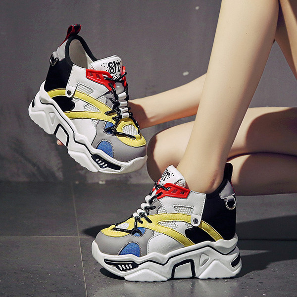 Női színes tornacipő magas és érdes talppal