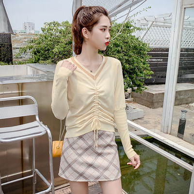 Bluză casual de damă cu decolteu și cravate spitz