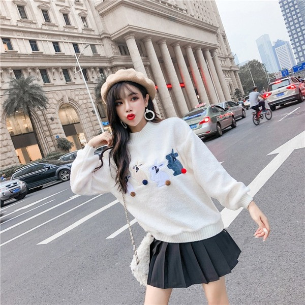 Puha pulóver rátéttel és 3D elemmel, két színben