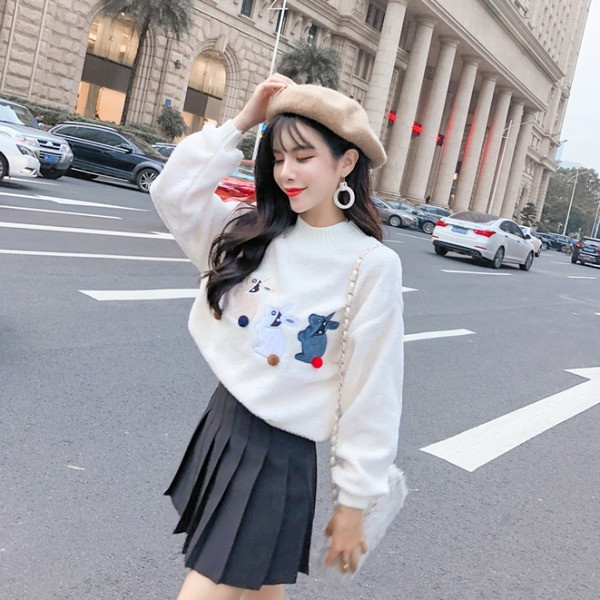 Puha pulóver rátéttel és 3D elemmel, két színben