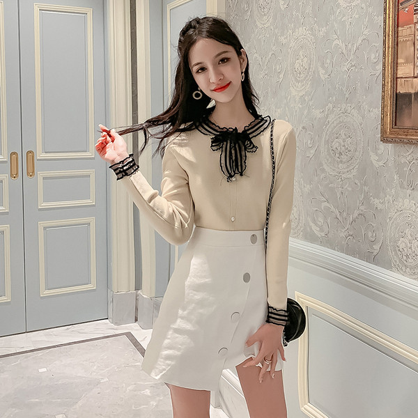 Μοντέρνα γυναικεία μπλούζα σε τρία χρώματα - λεπτό μοτίβο