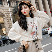 Puha pulóver rátéttel és hímzéssel, két színben