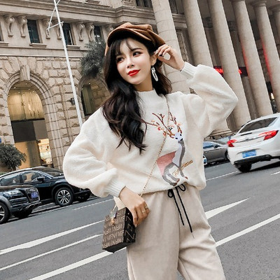 Puha pulóver rátéttel és hímzéssel, két színben