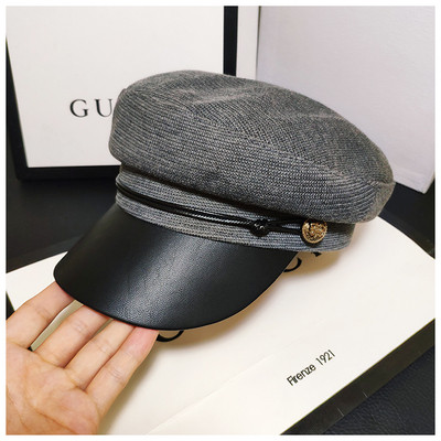 Modern női sapka bőr ellenzővel, különböző színekben