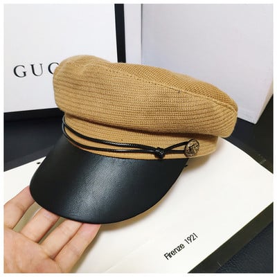 Modern női sapka bőr ellenzővel, különböző színekben