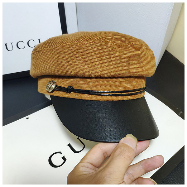 Modern női sapka bőr ellenzővel, különböző színekben