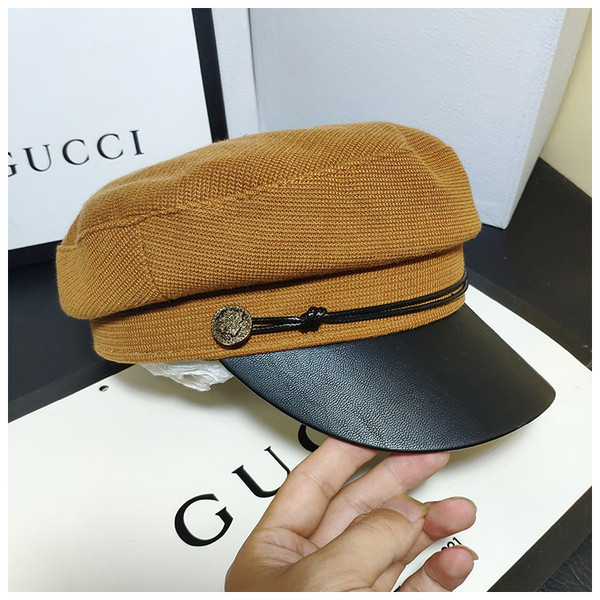 Modern női sapka bőr ellenzővel, különböző színekben